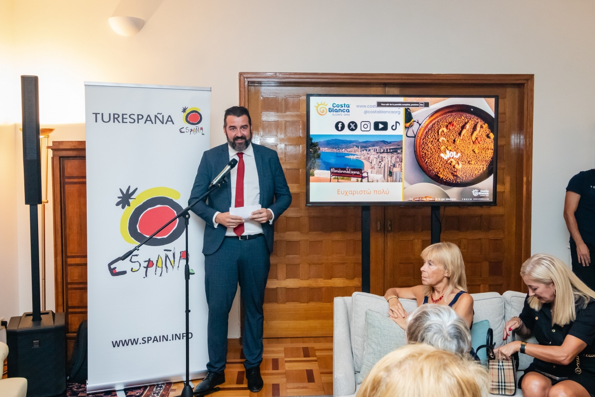 Costa Blanca 'tienta' al mercado griego con el gancho de la ruta de avión entre Alicante y Atenas