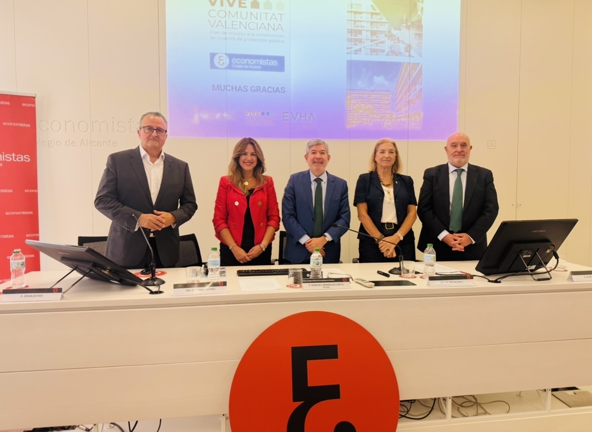 Un momento de la jornada organizada por el Colegio de Economistas de Alicante. - 