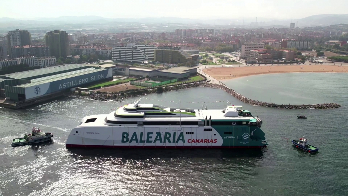 Baleària bota el 'fast ferry' Mercedes Pinto en los Astilleros Armon de Gijón