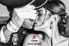 Estas son las dos fotografías de boda con las que el archenero Miguel Ángel López opta a los premios Quijote