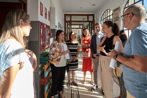 Esther Sapena trasllada a la Conselleria d’Educació la situació difícil de l’escolarització a Gandia
