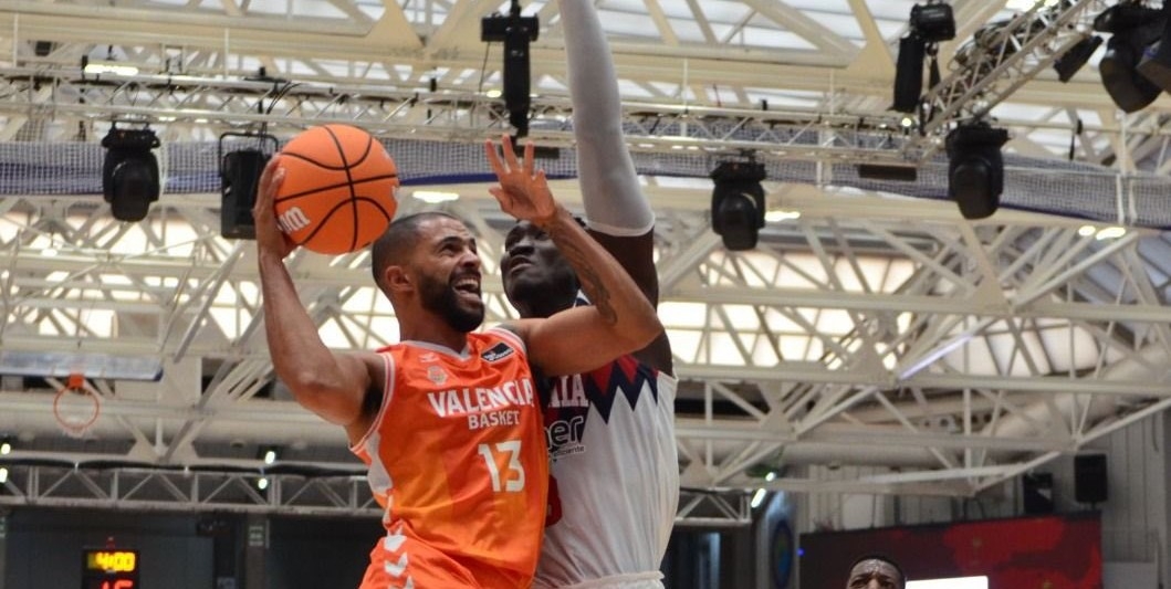 Valencia Basket no da opción a Baskonia y avanza a la final en Pontevedra