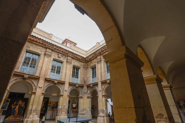 Ruz reitera el compromiso con la rehabilitación de Clarisas en Elche y un pliego a corto plazo