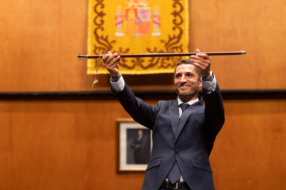 Mari Carmen Moreno entrega el bastón de mando al nuevo alcalde de Águilas, Cristóbal Casado