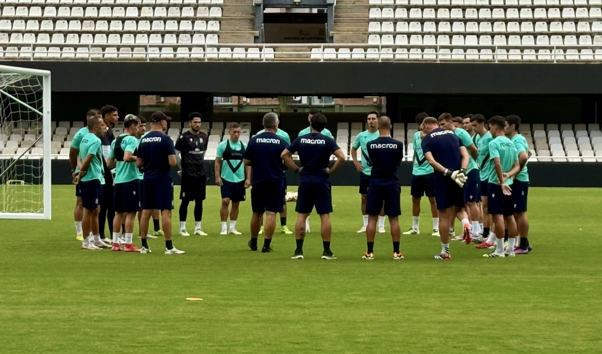 Un Efesé en buena línea recibe al Hércules en un duelo de rivalidad entre candidatos al ascenso