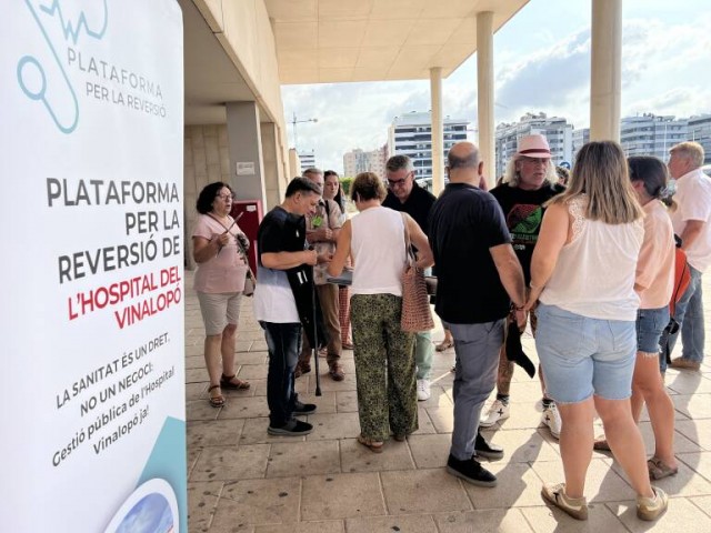 La Plataforma por la reversión del Vinalopó hace entrega de la documentación al gabinete jurídico 

