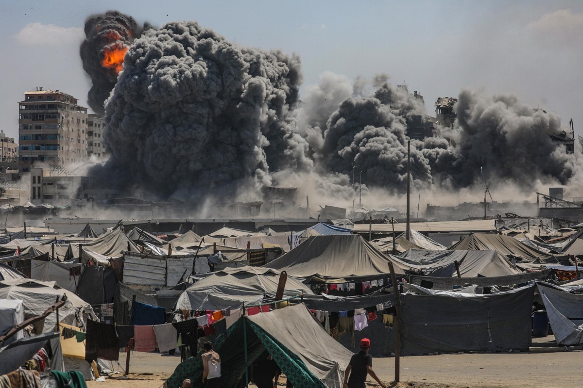 Bombardeo israelí en la Ciudad de Gaza.