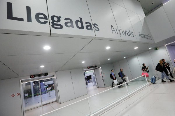 El aeropuerto de Corvera estrena vuelos directos a Lille en Francia y Venecia en Italia