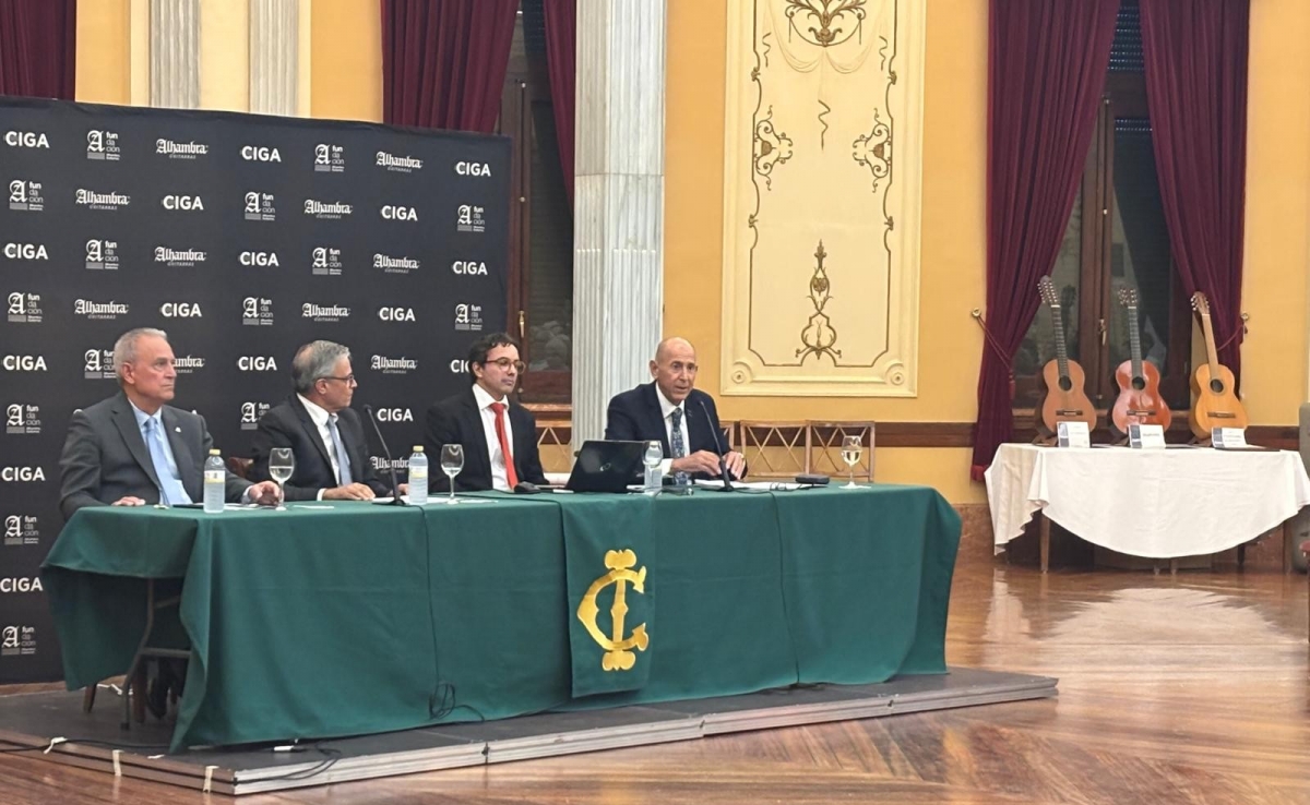 Conferencia con motivo del 60 aniversario de Alhambra Guitarras, en el Círculo Industrial. - Conferencia con motivo del 60 aniversario de Alhambra Guitarras, en el Círculo Industrial.