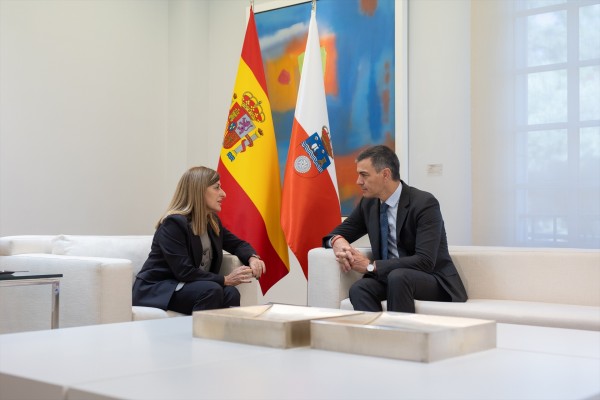Sánchez traslada a Buruaga su previsión de celebrar la Conferencia de Presidentes en diciembre
