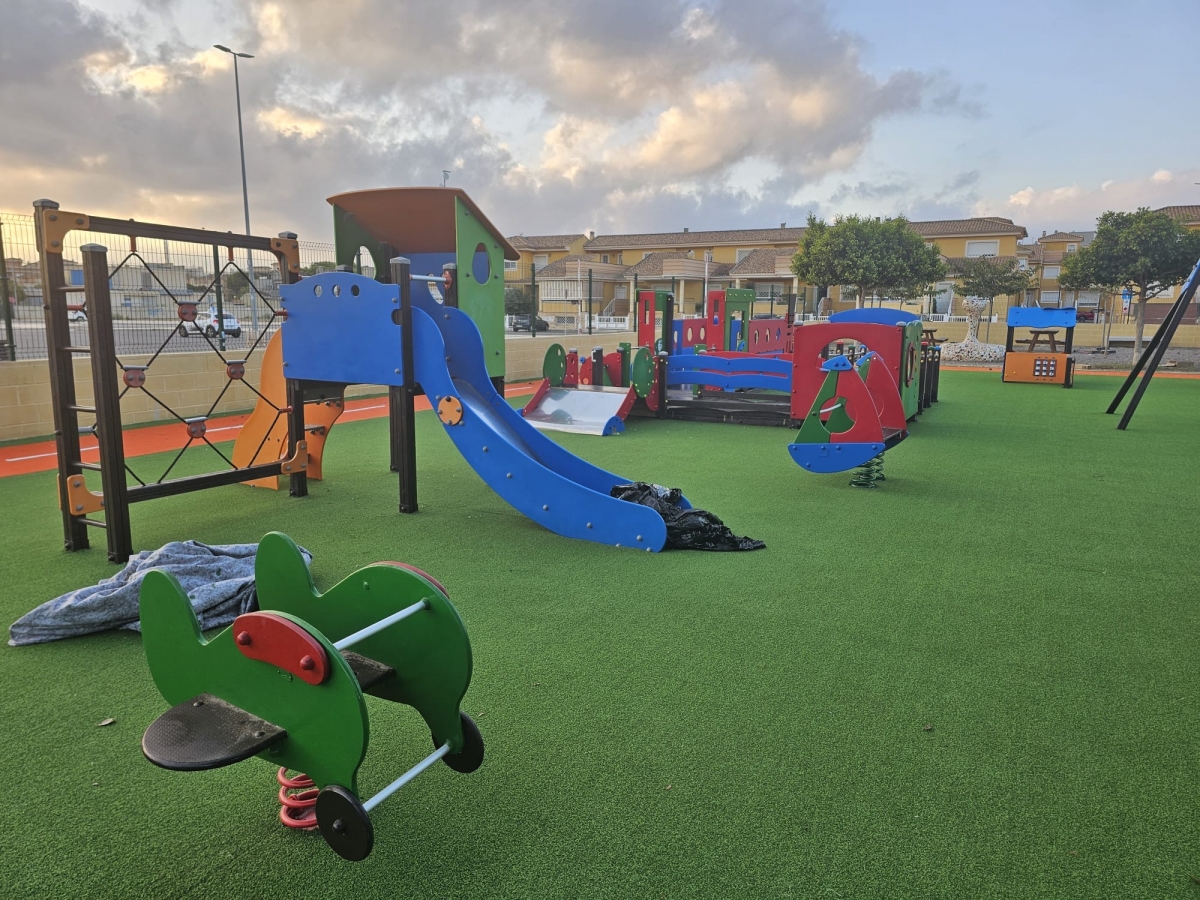 Remodelan el parque infantil de la calle Isla de Padua en el Polígono de Santa Ana