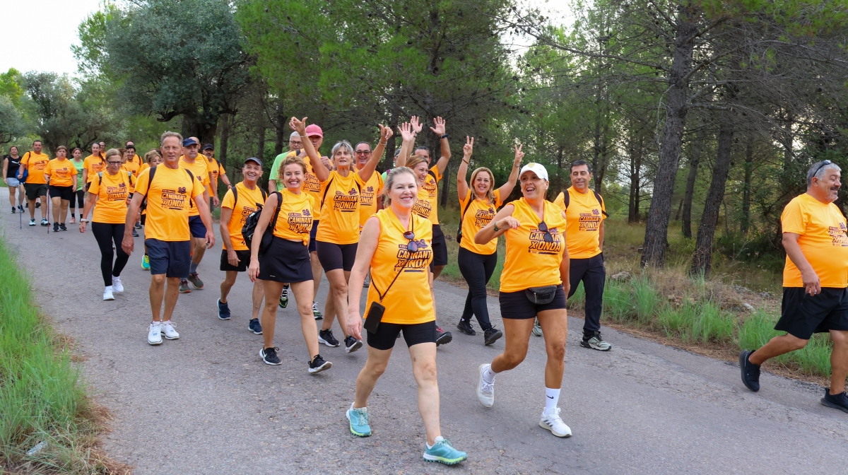 Más de 700 personas convierten Caminant per Onda en una cita senderista de éxito