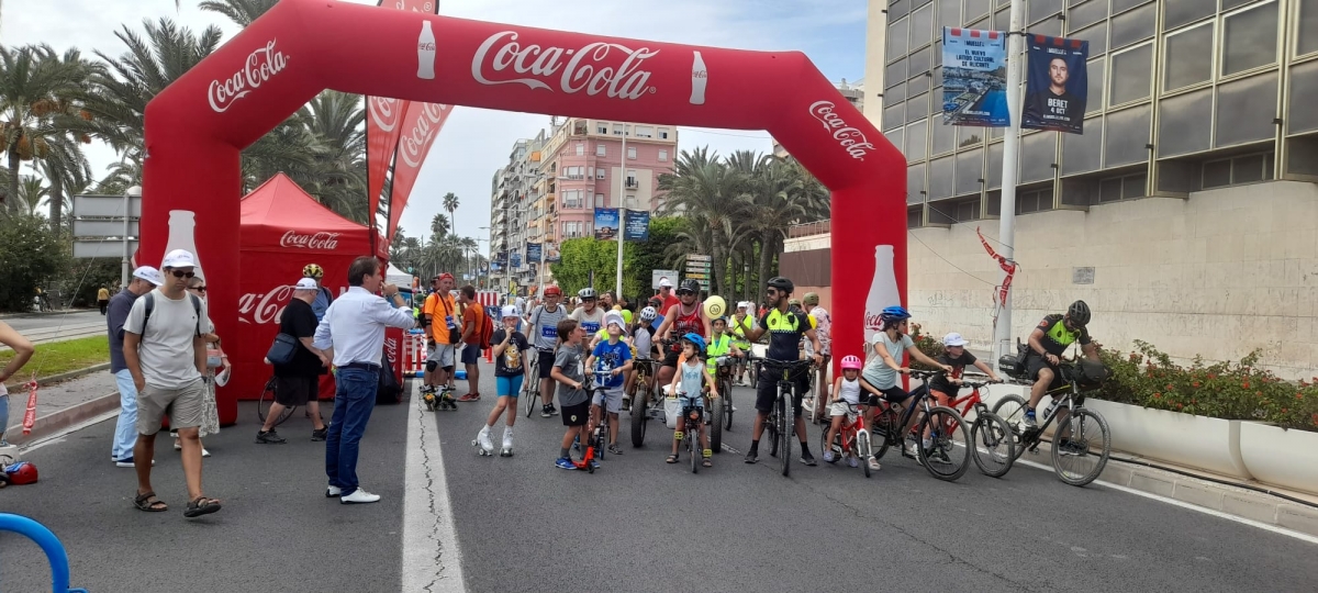 Alicante culmina la semana de la movilidad con otra ciclovía masiva