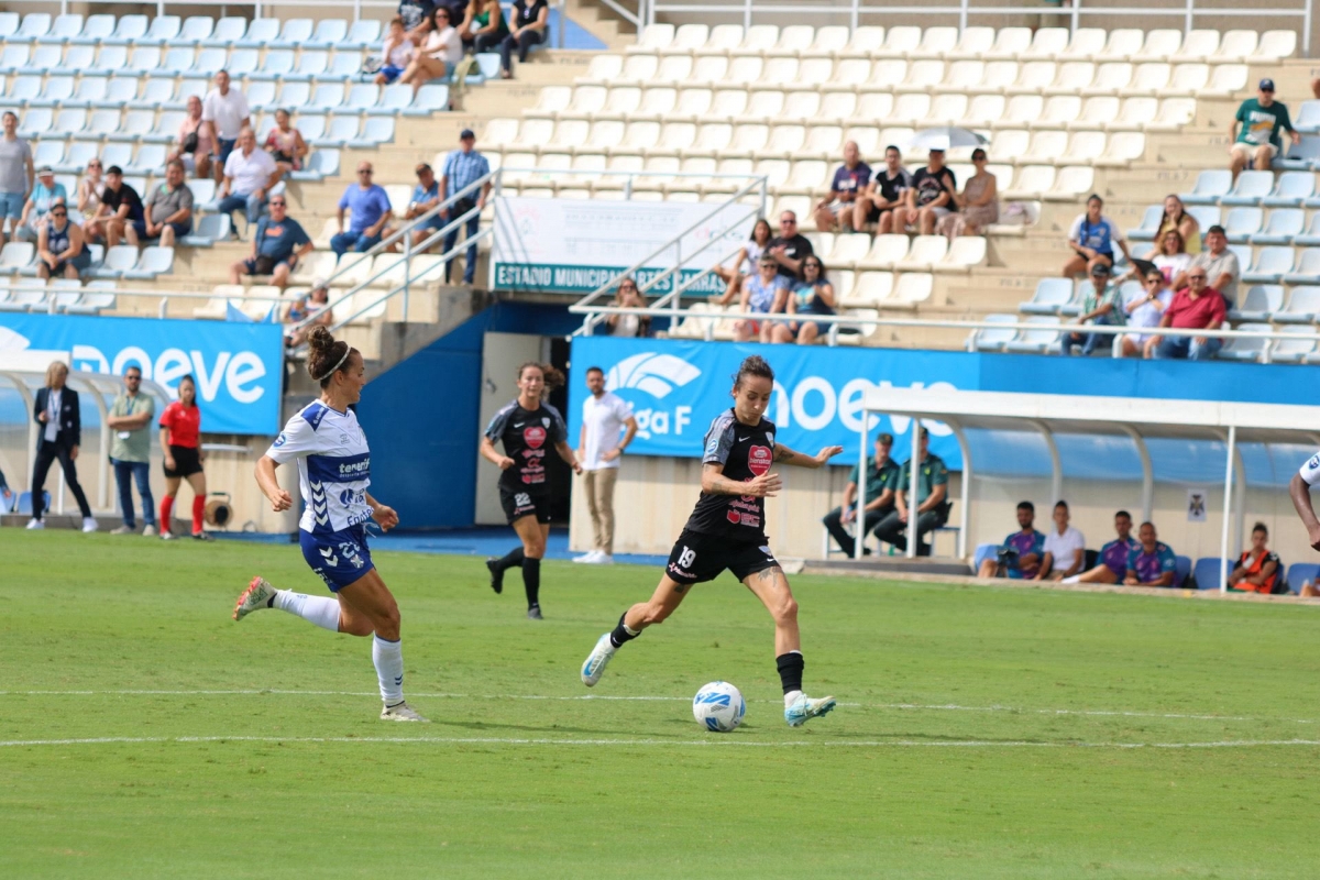El Alhama, que sigue sin ganar en la Liga F Moeve, es goleado en casa por el Tenerife (0-4)
