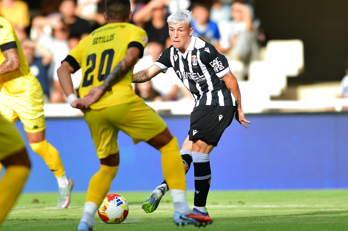  El Efesé va en serio: gana al Hércules con protagonismo de la vieja guardia y se instala en la zona noble 