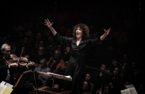 Llíria reconoce la trayectoria musical de la directora Beatriz Fernández