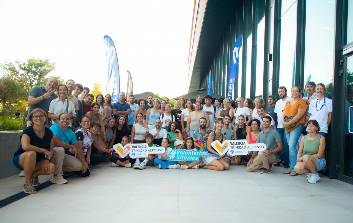Vithas forma en RCP al voluntariado del Medio y Maratón Valencia Trinidad Alfonso Zurich 2025