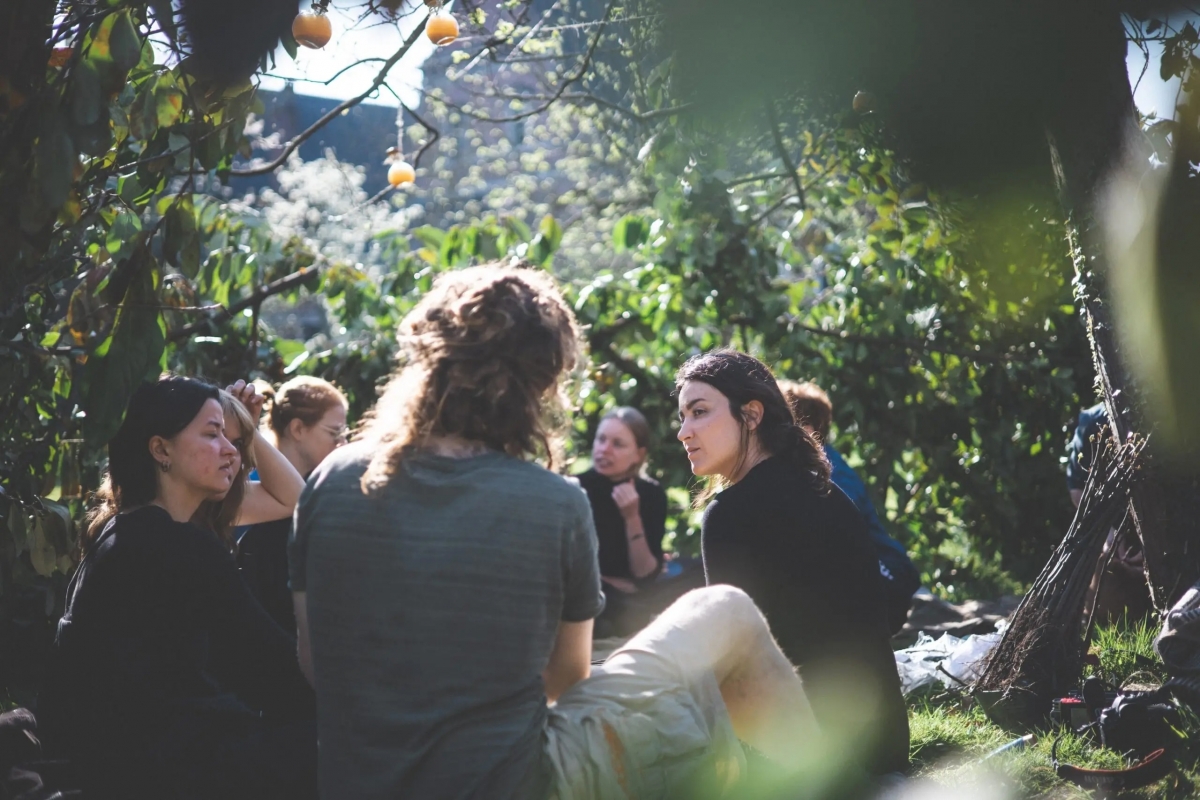 Luis Adelantado propone las obras de Javi Cruz con Andrés Izquierdo y Laura Palau para Abierto València