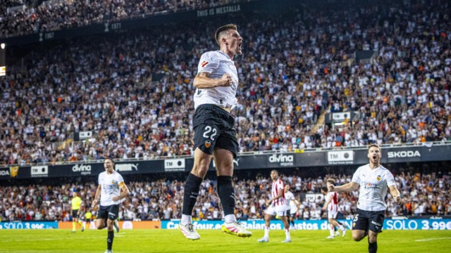 Baptiste Santamaria, Toljan y Carlos Álvarez, representan a Valencia CF y Levante UD en el once ideal de la jornada 5 de LaLiga EA Sports