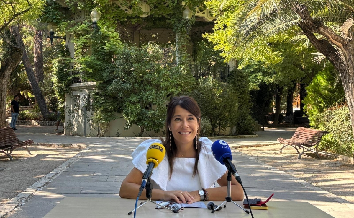 La edil de Turismo, Lorena Zamorano, presentó la agenda en La Glorieta, un parque modernista.