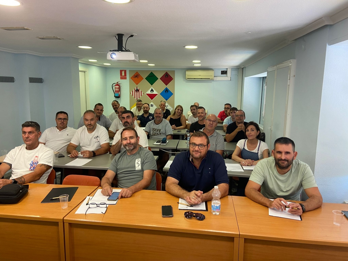 Fetrama forma a transportistas alicantinos en el uso del nuevo tacógrafo inteligente de 2ª generación