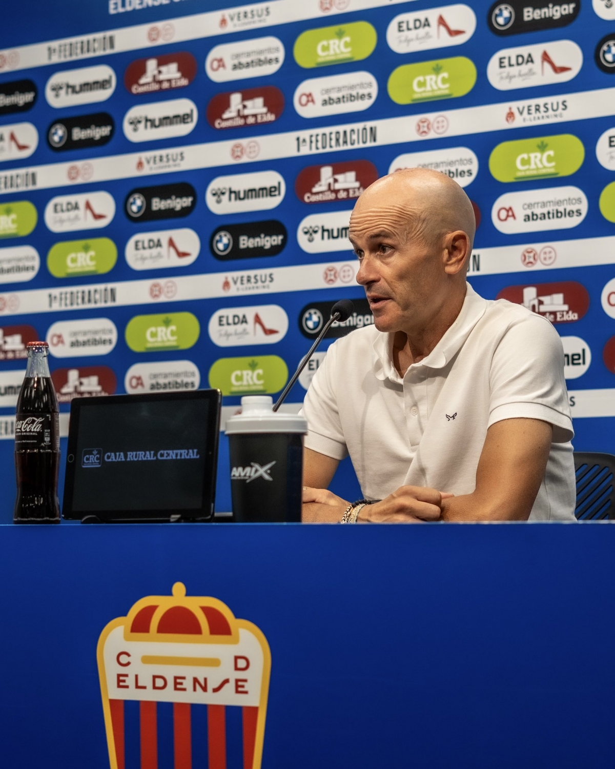 Javi Cabello, entrenador del CD Eldense - Foto: PLAZA