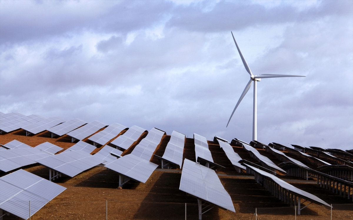 La UE y otros 15 socios urgen a líderes mundiales y al sector privado a invertir en energía limpia