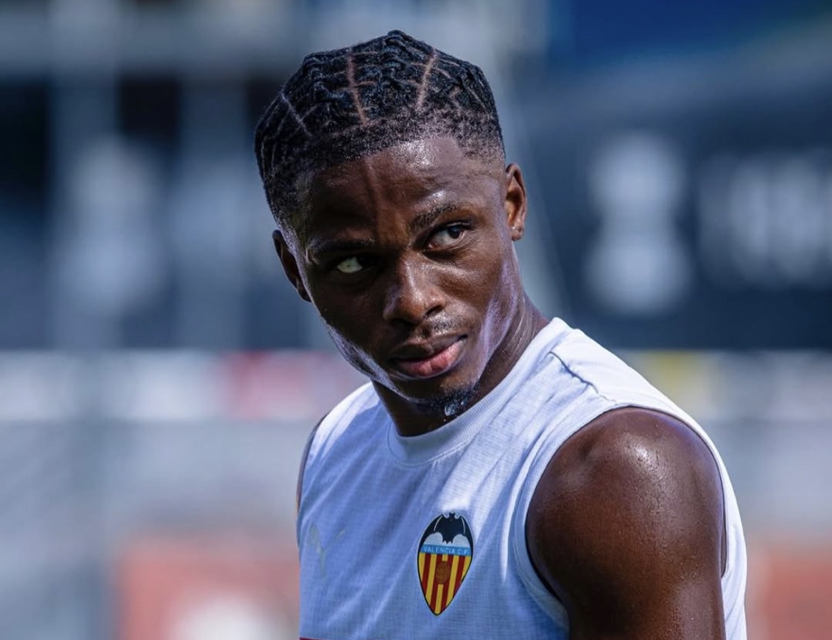 El Valencia CF entrena con la presencia de Largie Ramazani
