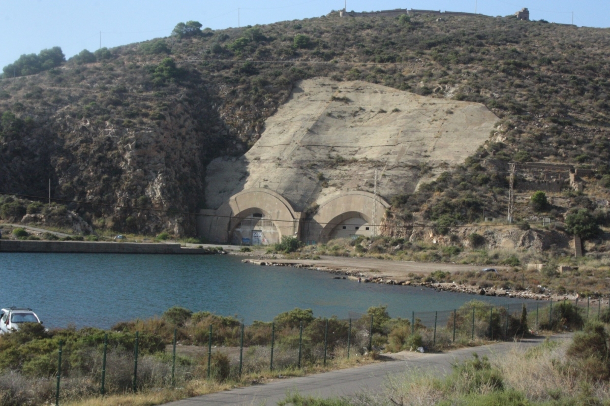 El análisis de suelos y de los fondos marinos dirá qué se puede hacer en el Espalmador (¿una playa?) y qué no