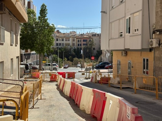 Prosigue en el barrio de San José de Elche la renovación de aceras, calzadas y alumbrado