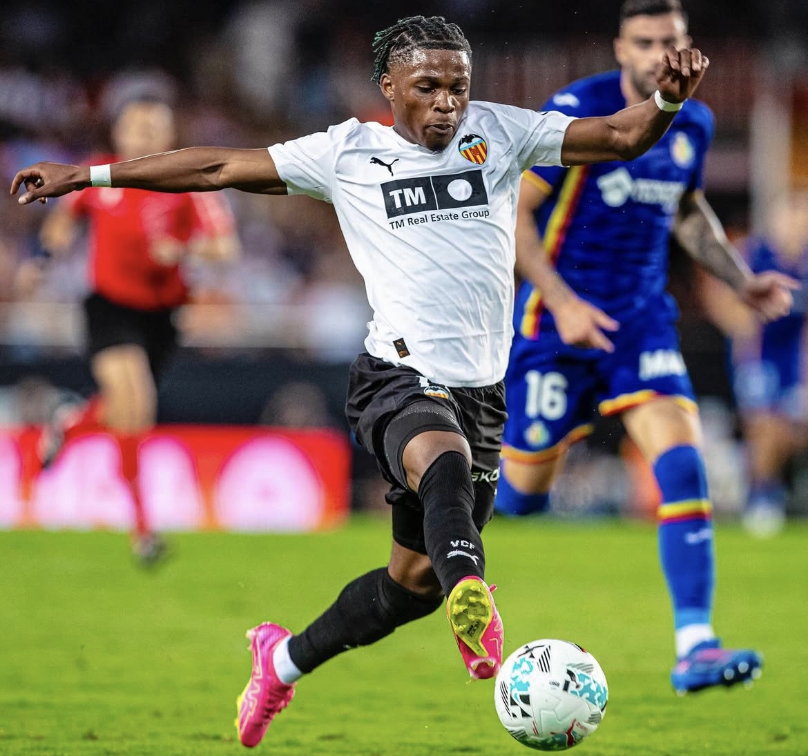 Ramazani se sube al avión y Corberán cuenta con toda la plantilla