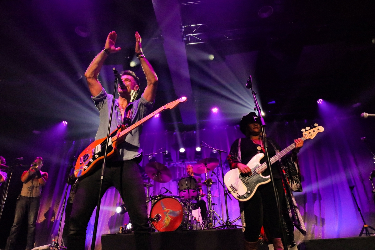 El auditorio Roig Arena abre sus puertas con The Cat Empire