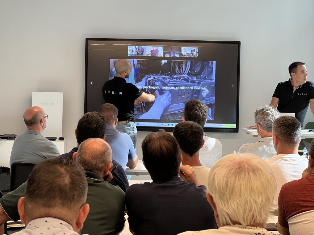 Tesla confía en la mercantil Bornay, en Castalla, para presentar su nueva batería para el hogar Powerwall 3