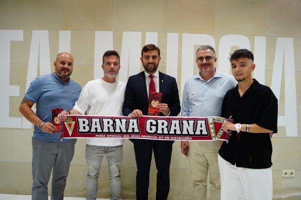 El Murcia cuenta con una nueva peña en Barcelona, la Barna Grana
