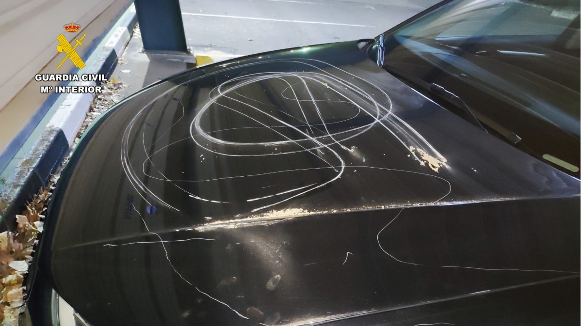 Detenido en Banyeres por dañar el coche de un policía que le había denunciado: de infracción administrativa a posible condena