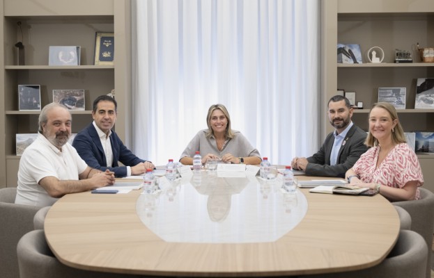 Barrachina reúne a los grupos de la oposición para exponer la hoja de ruta del plan Futur Província