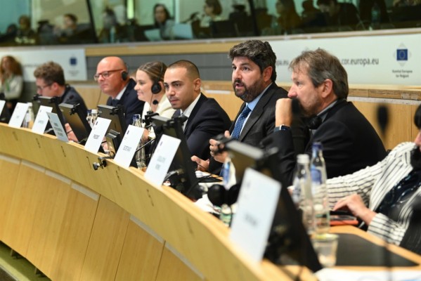López Miras anuncia en Bruselas que la Región participará en el diseño de una nueva estrategia europea de turismo