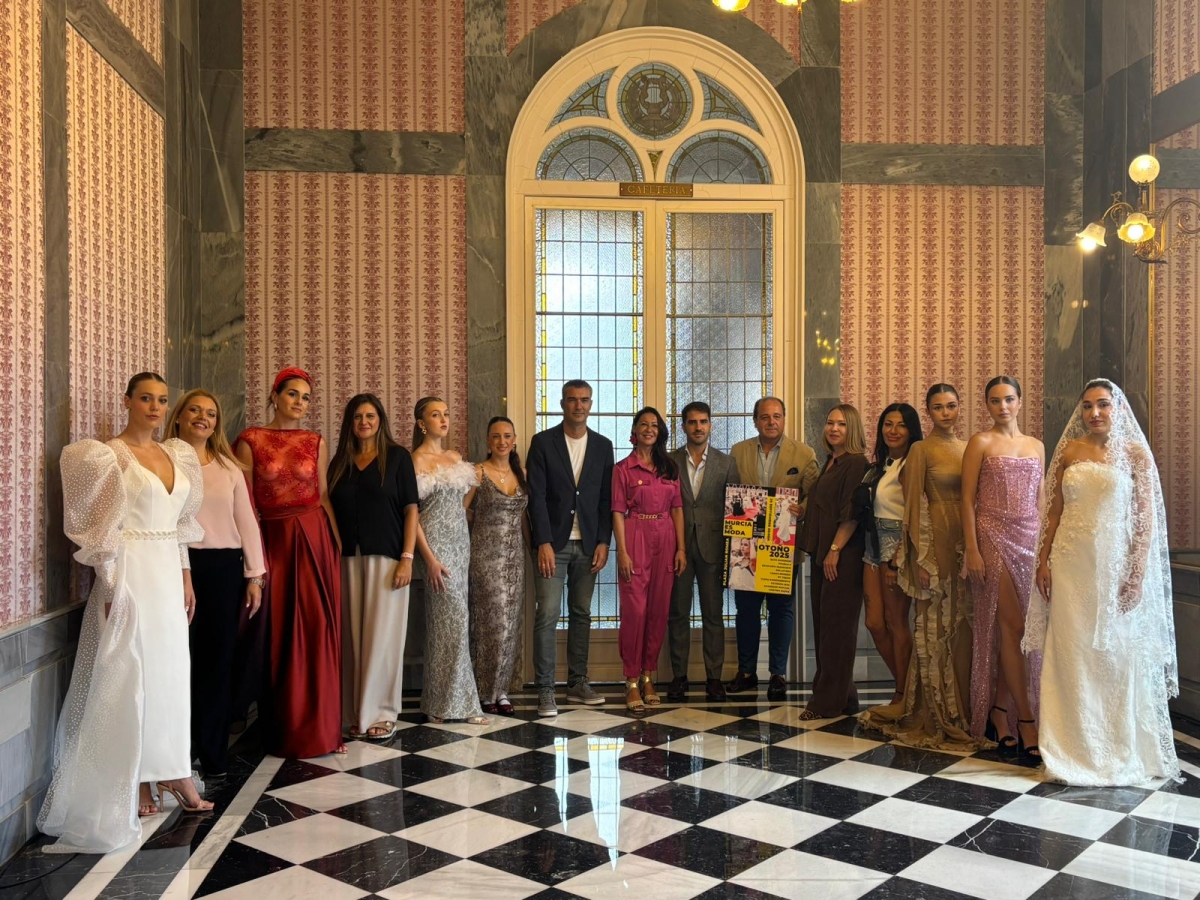 Doce diseñadoras emergentes mostrarán su talento en la pasarela 'Murcia es Moda', donde brillará la voz de Sara Zamora