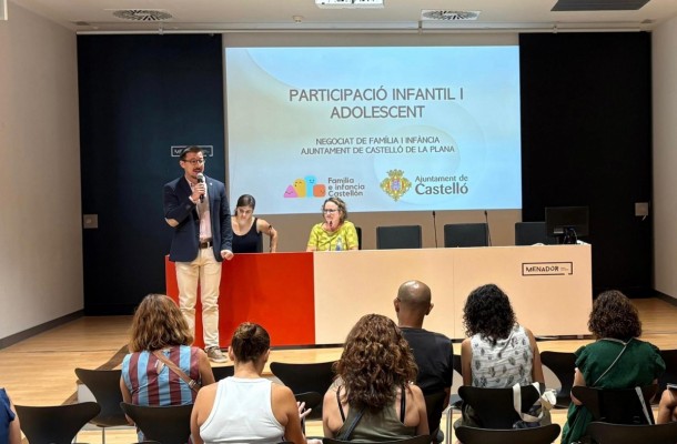 Castelló promociona ante colegios e institutos la implicación de los escolares en el Consejo de Infancia