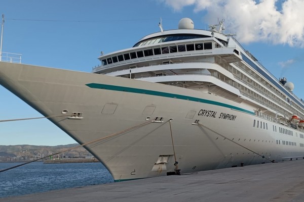 Cerca de 500 cruceristas americanos escalan en PortCastelló a bordo del lujoso 'Crystal Simphony'