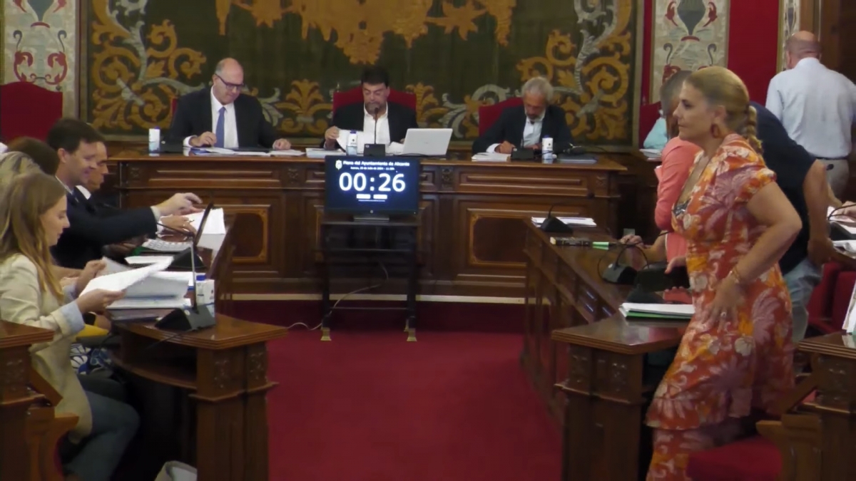 El PP de Alicante 'se redime' ahora con el valenciano... para atacar al Gobierno