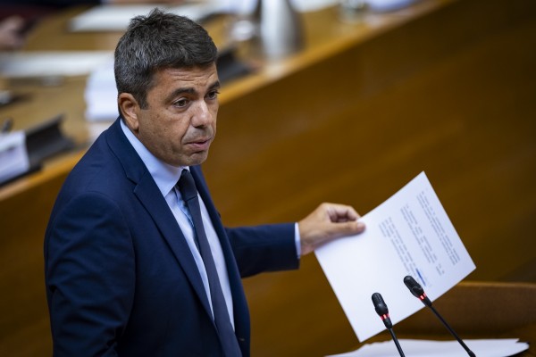 Mazón se entrega a la batalla cultural de Vox y arrincona la Dana en el discurso más largo de un 'president'