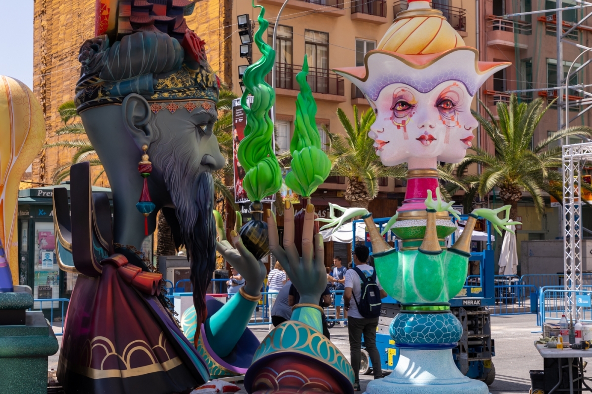 Alicante, la Federació y el Gremio de artistas fijarán requisitos para cada categoría de Fogueres 