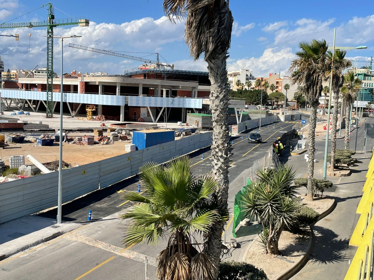 Torrevieja abre un vial provisional por obras para acceder a la lonja y al puerto deportivo Marina Salinas