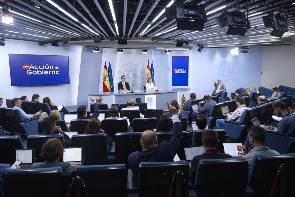 El Gobierno aprueba los préstamos Airbus e Indra para ejecutar los programas de modernización de Defensa