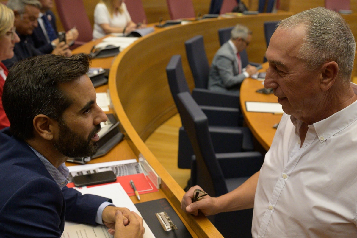 La oposición embiste a Mazón por no aclarar en 5 horas de discurso qué hizo la tarde de la Dana