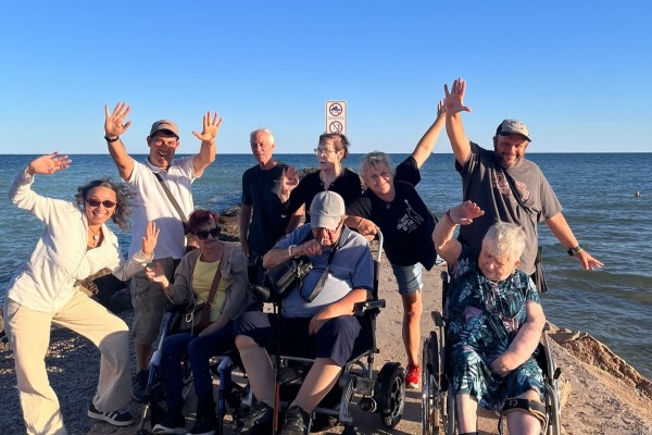La Fundación Ateneu organiza unas vacaciones inclusivas en Benicàssim para personas con DCA
