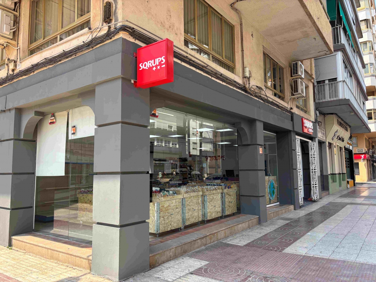 La conversión de tiendas Domti en Sqrups traspasa ya Alicante: cambia de carteles en Burriana y Alzira