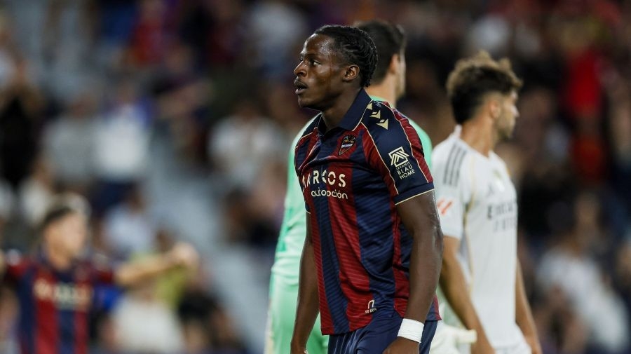 Etta Eyong, primer levantinista en marcar en sus tres primeros partidos en Primera