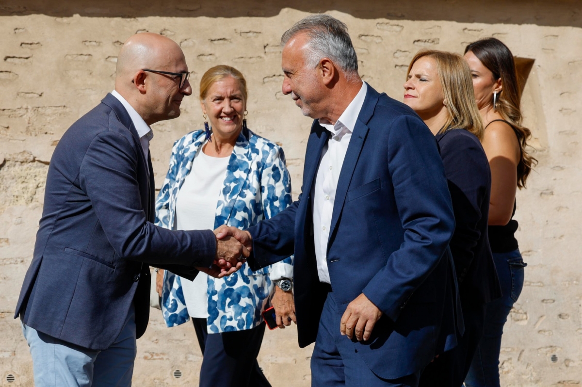 El ministro de Política Territorial, Ángel Víctor Torres y el alcalde de Alaquàs, Toni Saura.